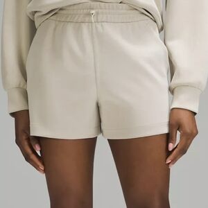 Lululemon Softstreme High-Rise Short 4" Mojave Tan size 18